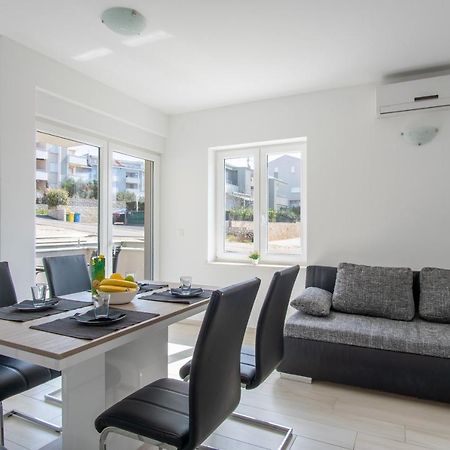 Novalja West Residence ภายนอก รูปภาพ