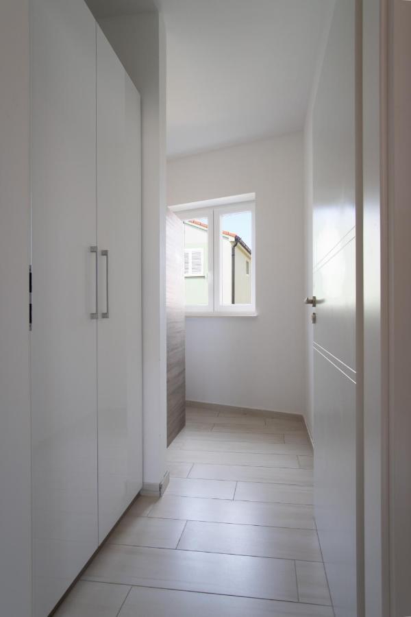 Novalja West Residence ภายนอก รูปภาพ